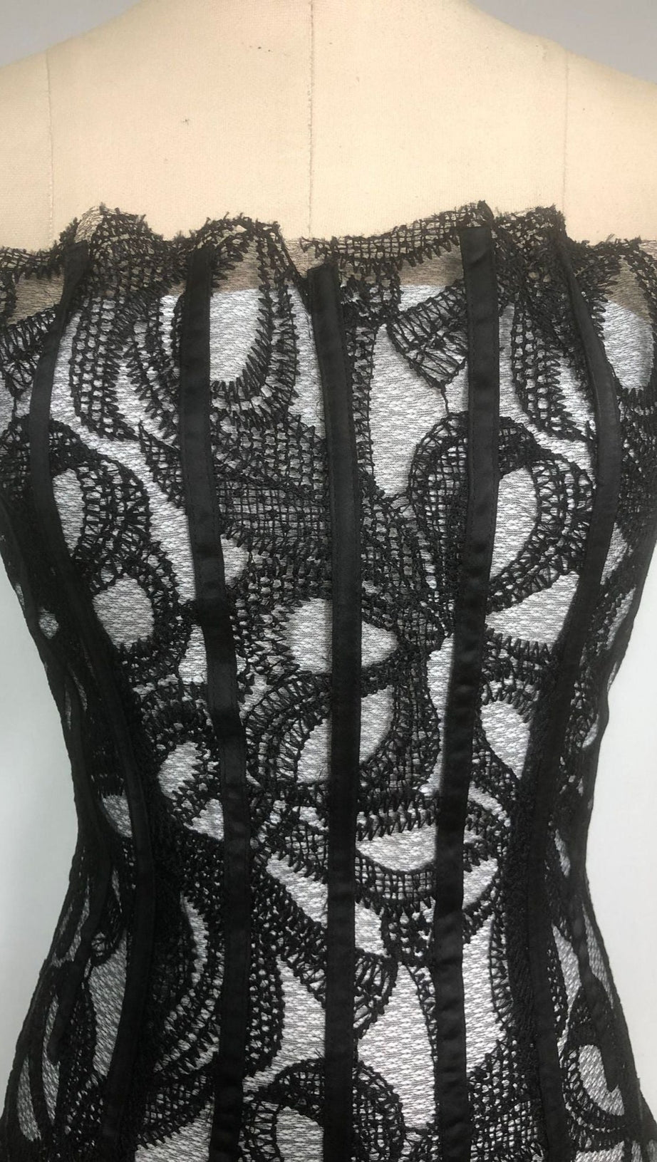 ABITO MIDI LETITIA SENZA SPALLINE CON RICAMI A FIORI