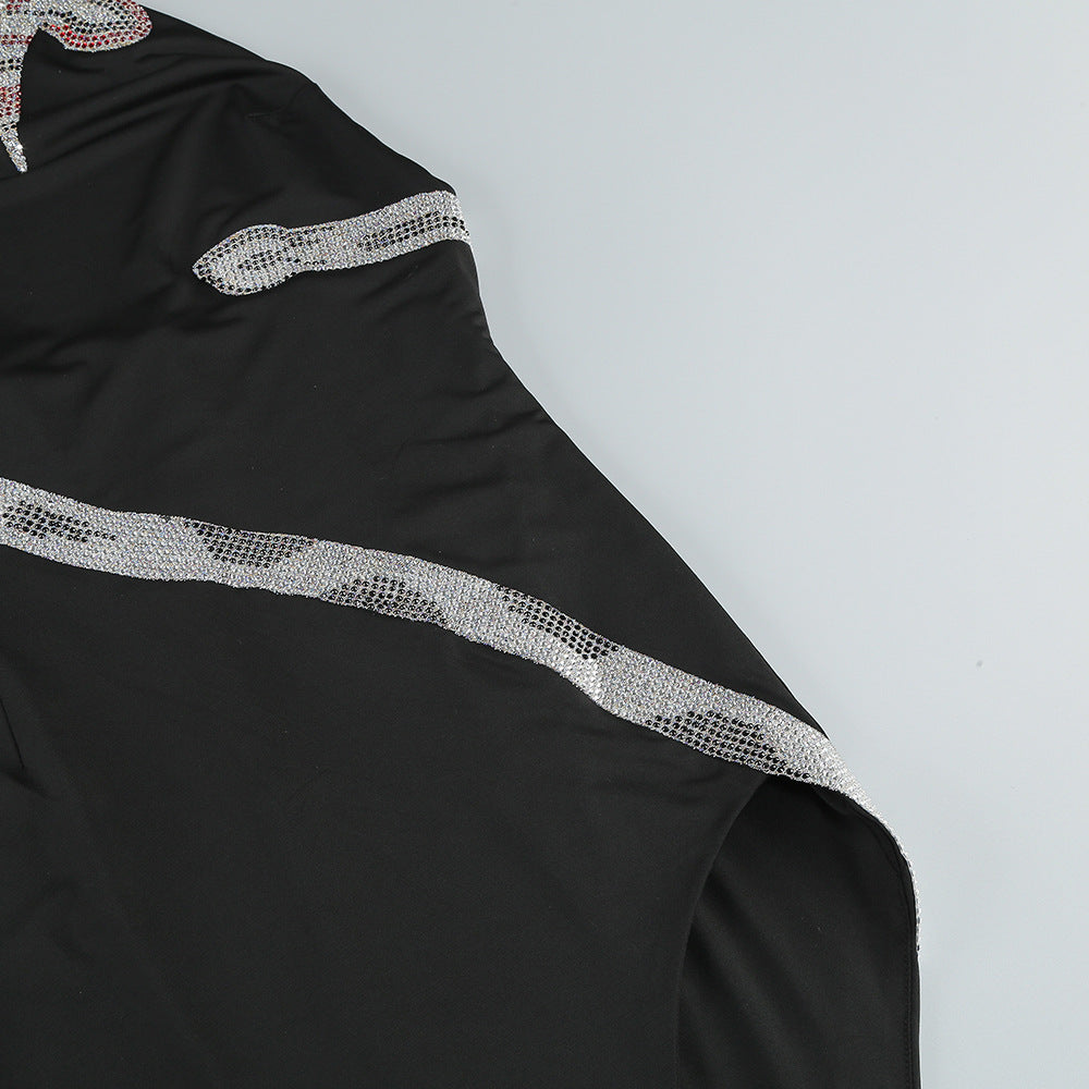 Maxikleid mit Schlangenriemen und Kristallen in Schwarz 