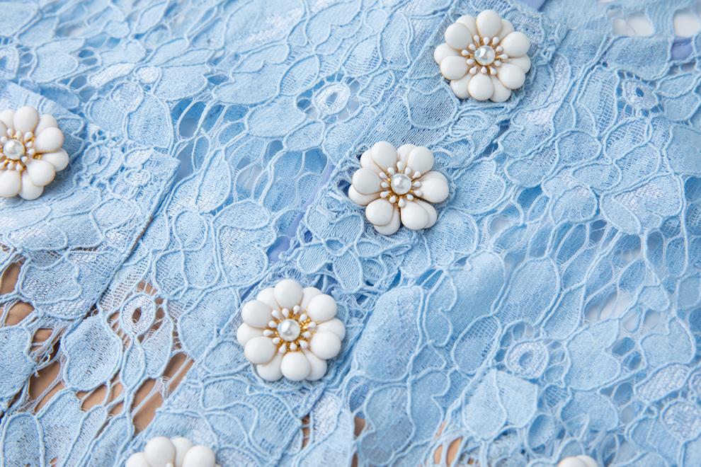 Eunice – Minikleid aus Spitze mit Hohlsaum in Blau