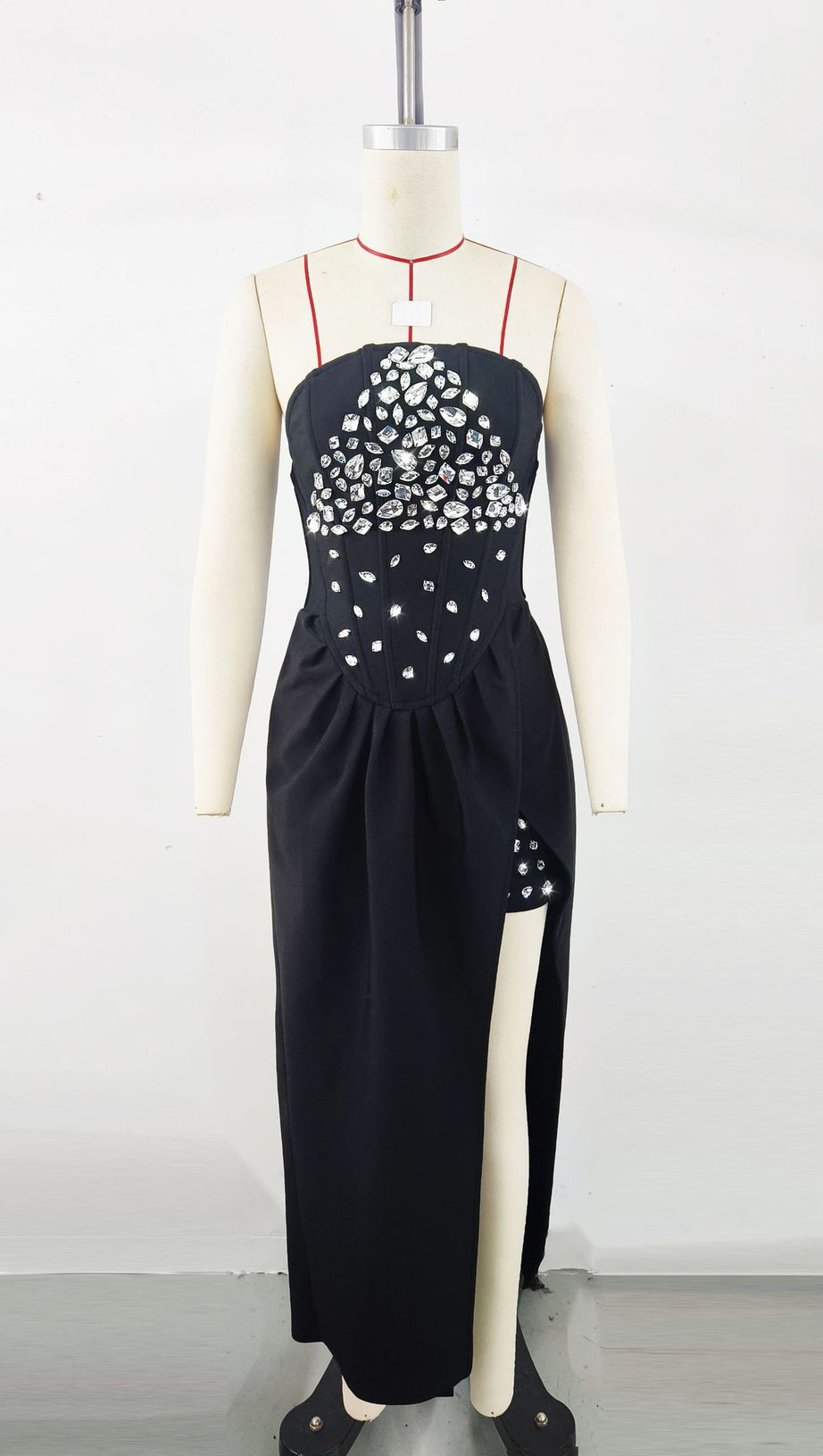 Ärmelloses Bandage-Maxikleid Enid mit Rautenschlitz in Schwarz