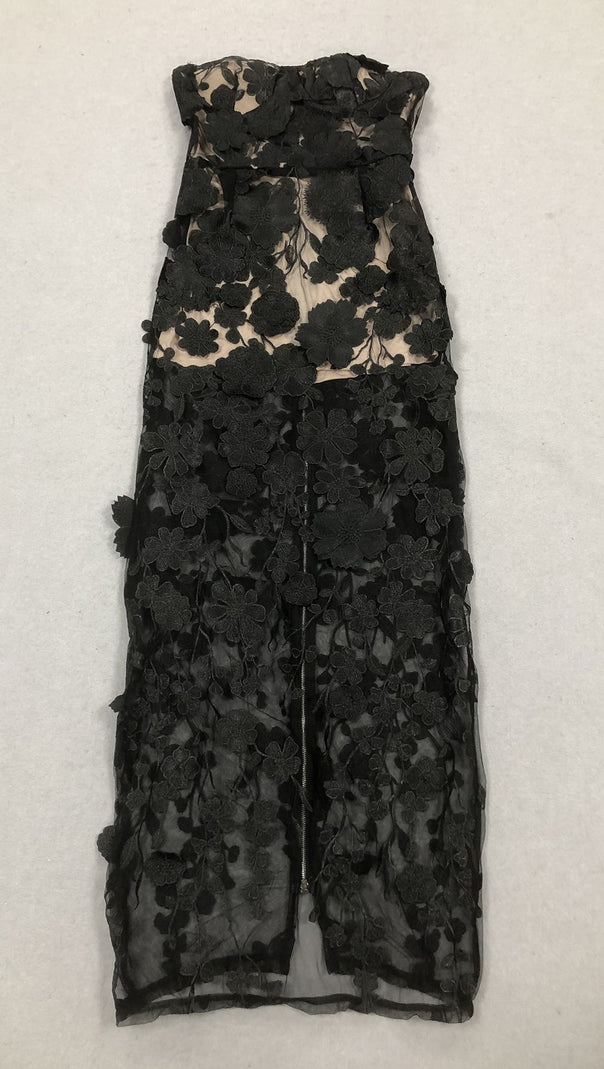 Off-Shoulder Maxikleid mit 3D-Mesh-Stickerei und Pailletten in Schwarz