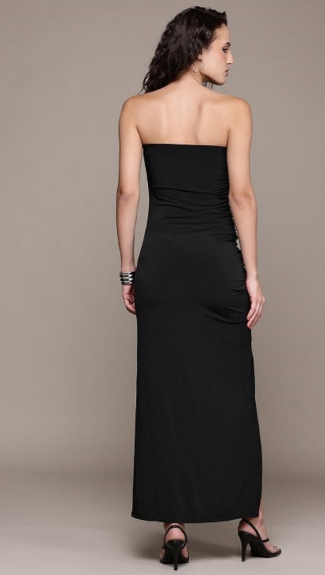 ABITO MIDI NERO SENZA SPALLINE CON RUCHES E DETTAGLI FLOREALI