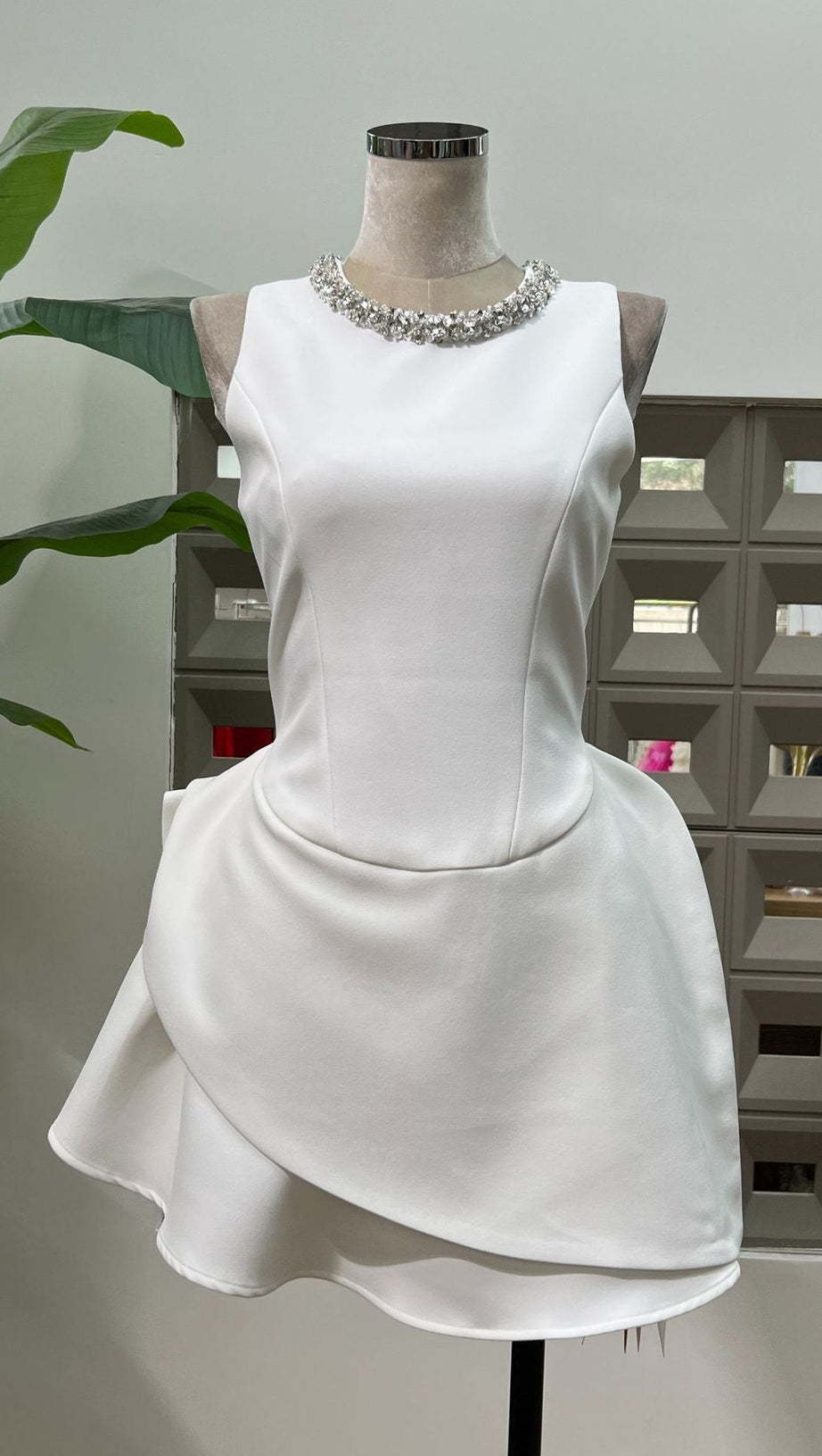 ABITO CORTO IN JEANS SENZA MANICHE CON SCOLLO ROTONDO E ROMBI IN BIANCO