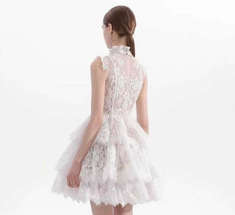 MINI ABITO IN PIZZO CON COLLO ALTO E SENZA MANICHE, BIANCO