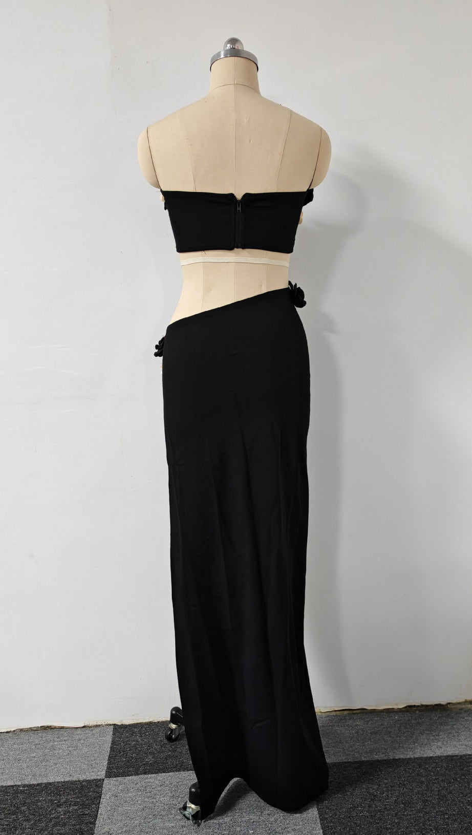BLACK HIGH SLIT TASSELS 3D FLOWERS STRAPLESS MAXI SET