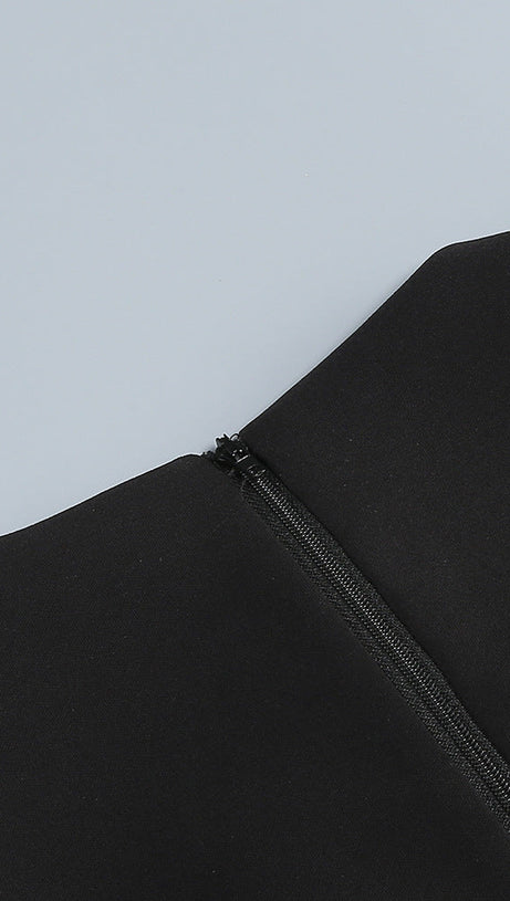 MINIKLEID MIT HERZSCHLEIFE UND CUTOUT