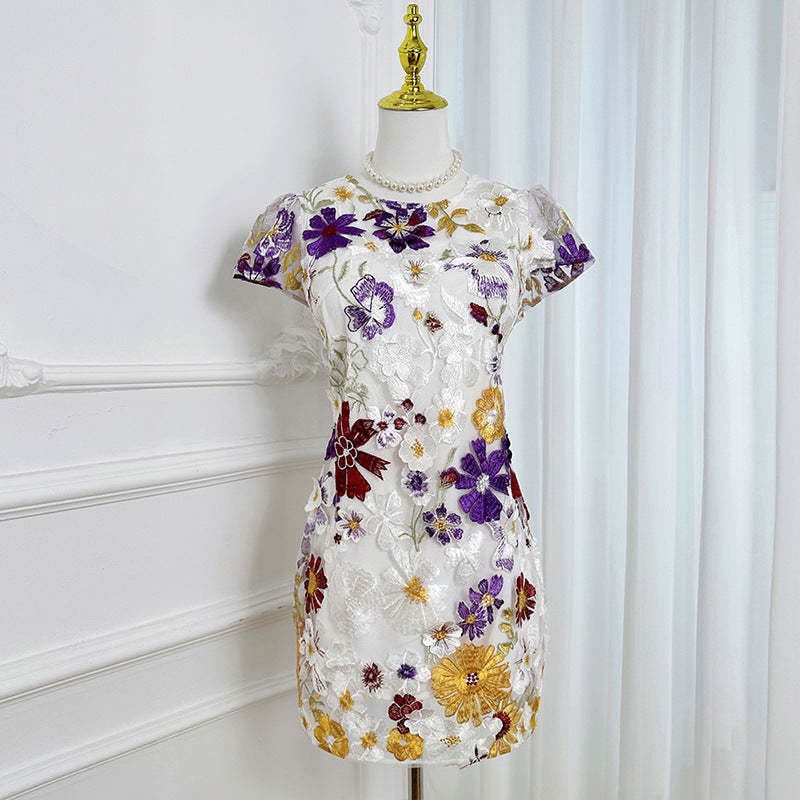 Denise – Schmales Minikleid mit Puffärmeln und Blumenmuster in Rot