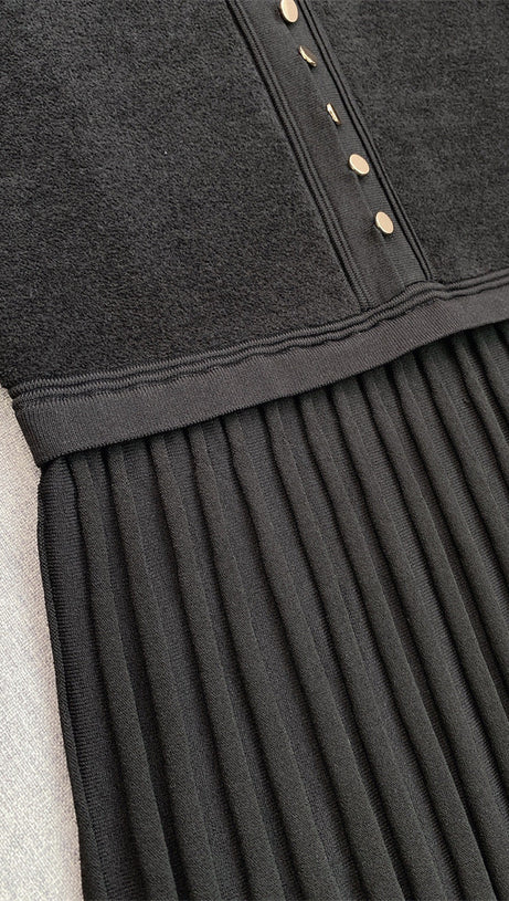 SHEILA SCHWARZES MINIKLEID AUS STRICK MIT RÜSCHEN