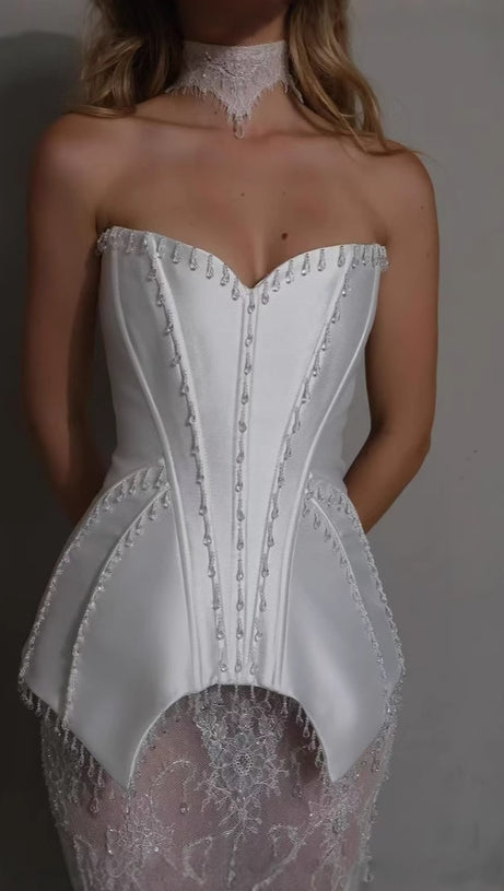 ABITO LUNGO IN PIZZO BIANCO CON CRISTALLI