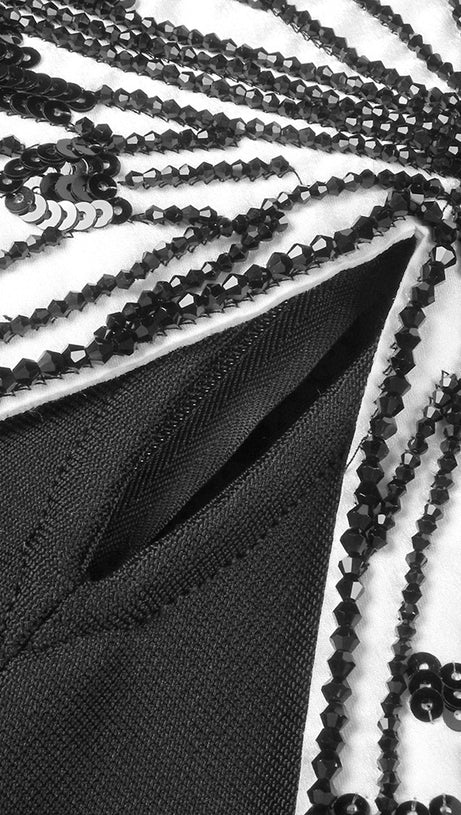 Kleid mit Schmetterlingsstickerei