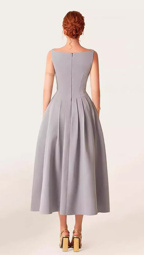 SLEEVELESS PLEATED SLIT MIDI DRESS IN GRAY