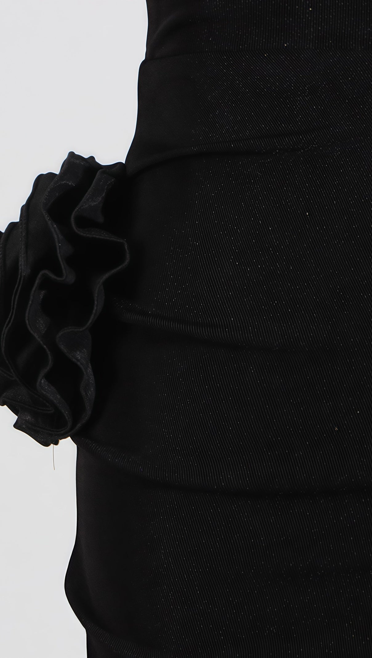 Tammy – Schwarzes Midikleid mit Kapuze und 3D-Blumenmuster aus Metall