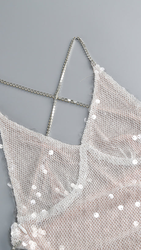 ABITO MIDI CON SPALLINE INCROCIATE IN RETE DI PAILLETTES E GUANTI