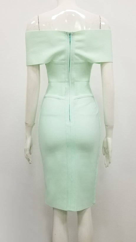 Mintgrünes, schulterfreies MIDI-KLEID