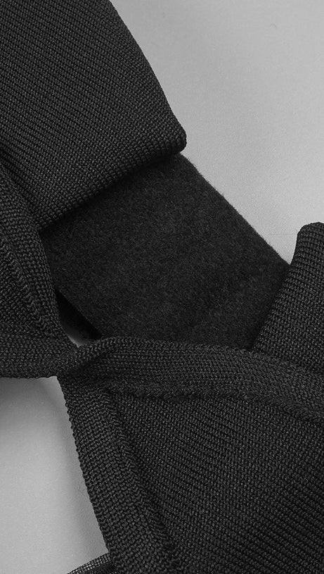 Gestricktes Bandage-Maxikleid mit Schlitz hinten in Schwarz