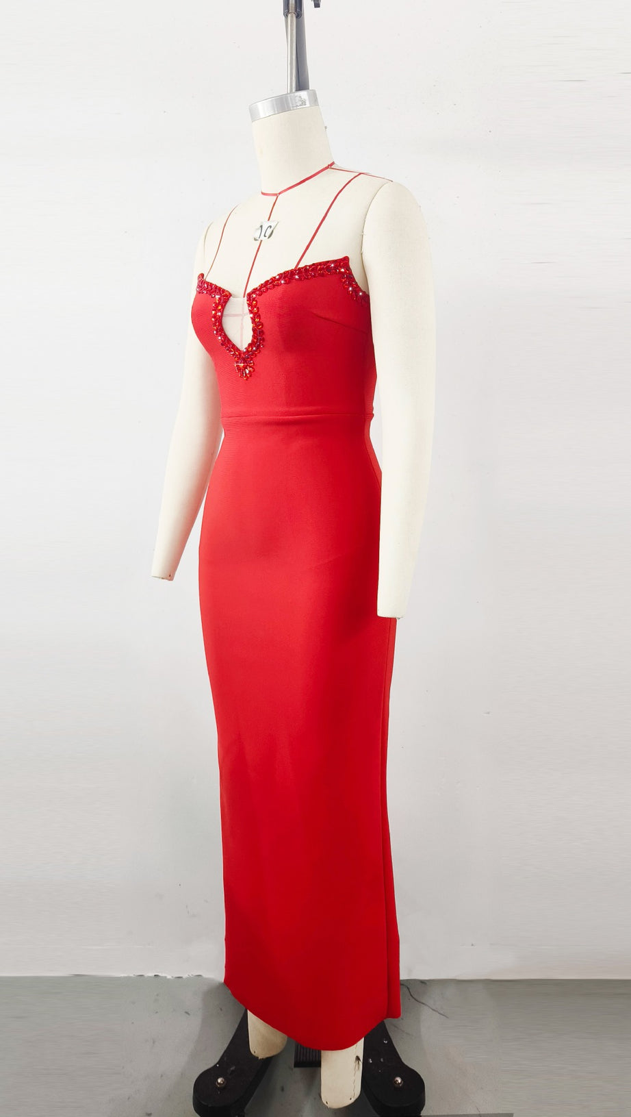 ABITO LUNGO DA SERA CON FASCIA ROSSA E DIAMANTI