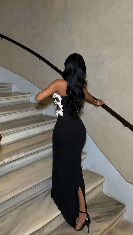 GONNA A SPALLA SLIM FIT CON FIOCCO CAVATO E FASCIA A SPALLA NERA