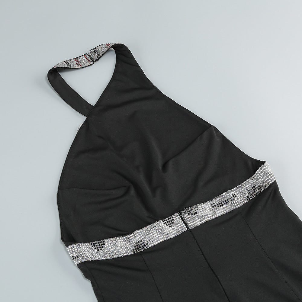Maxikleid mit Schlangenriemen und Kristallen in Schwarz 