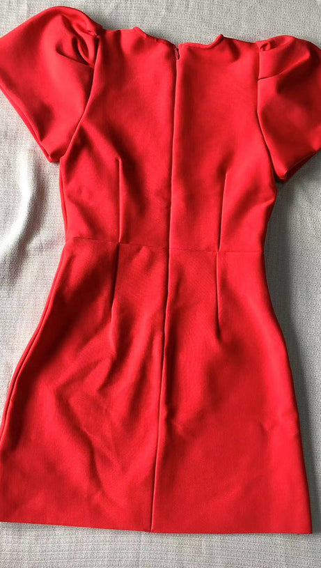 Herzförmiges Crêpe-Minikleid mit Cut-outs in Rot