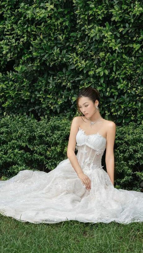 sally 3d butterfly waist-cinching Strapless lace maxi dress - white