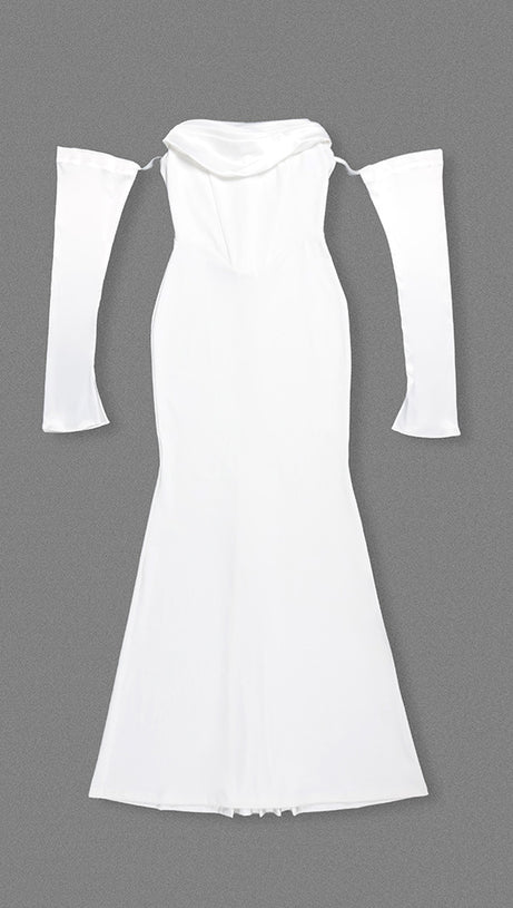 ABITO BIANCO A MANICHE LUNGHE CON SPALLE SCOPERTE