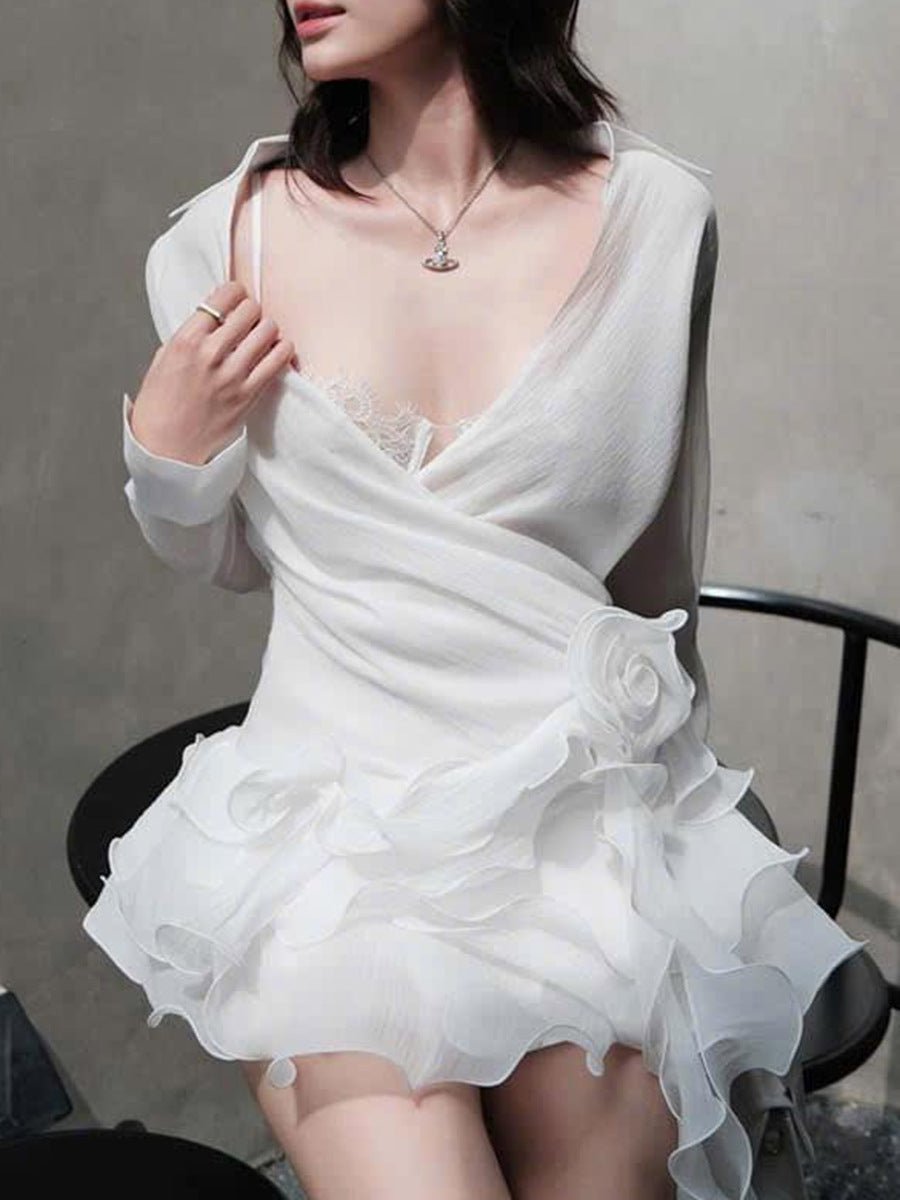 Minikleid mit Blumenrüschenband in Weiß