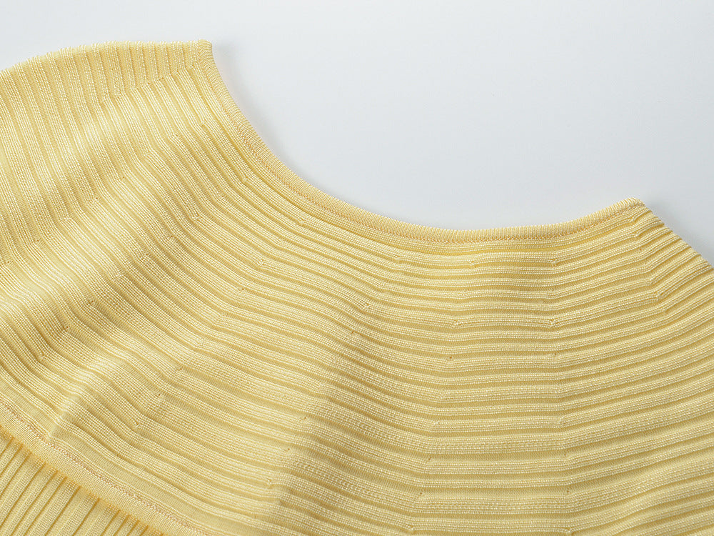 Gelbes Midikleid mit Spitzeneinsatz