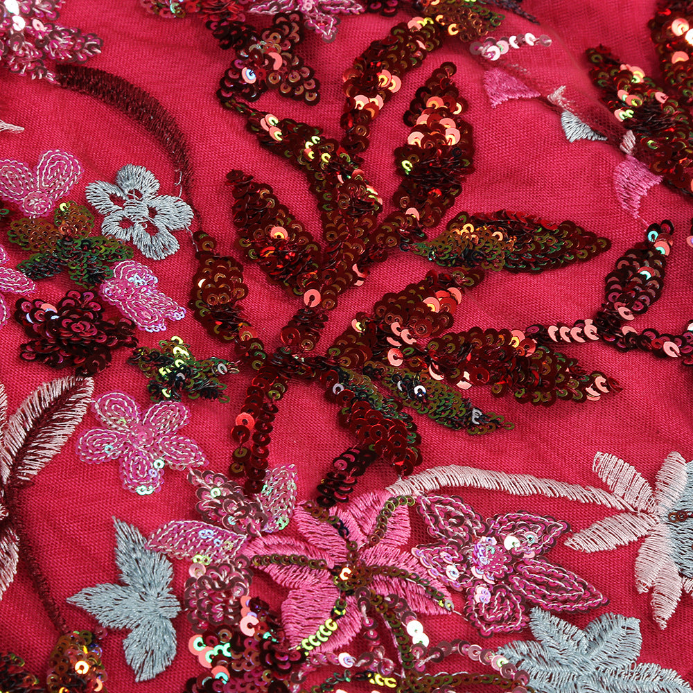 Trägerloses, figurbetontes Maxikleid mit Blumen-Paillettenstickerei 
