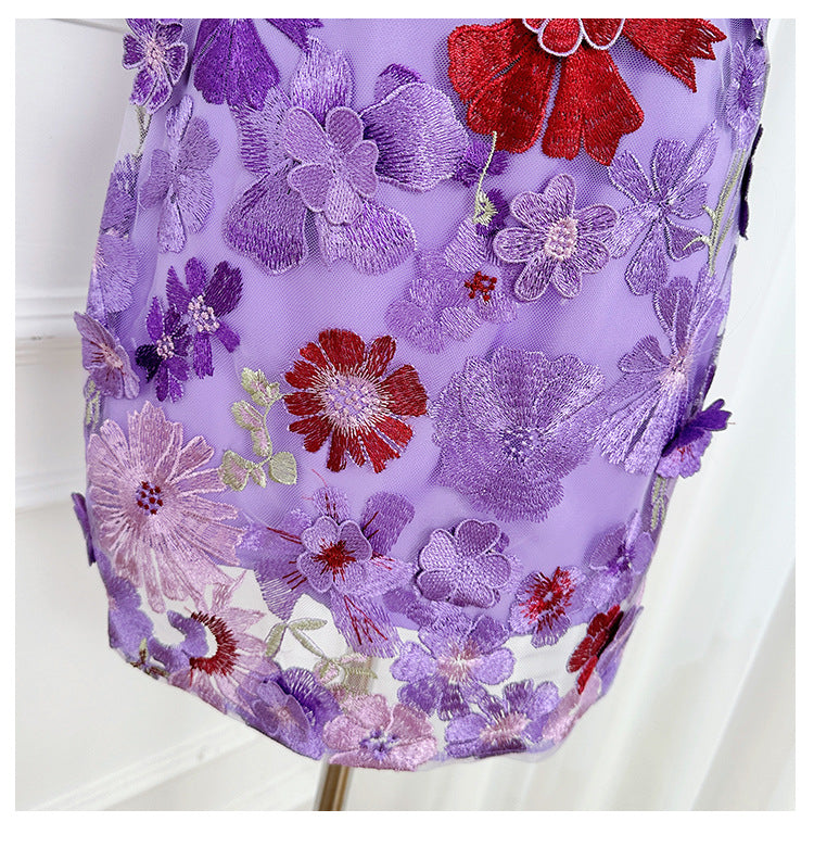 Denise – Schmales Minikleid mit Puffärmeln und Blumenmuster in Rot