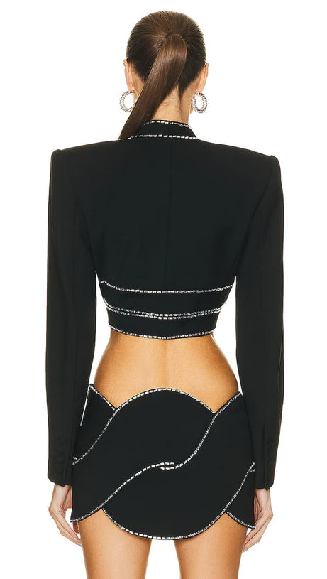 DUE PEZZI DI CORDA DECORATI IN NERO