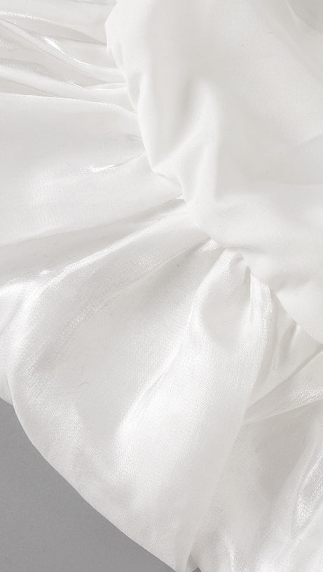 Kleid mit Schmetterlingsstickerei