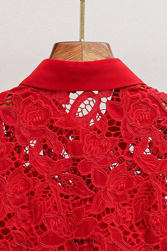 Burgunderrotes Minikleid mit Spitzenkragen