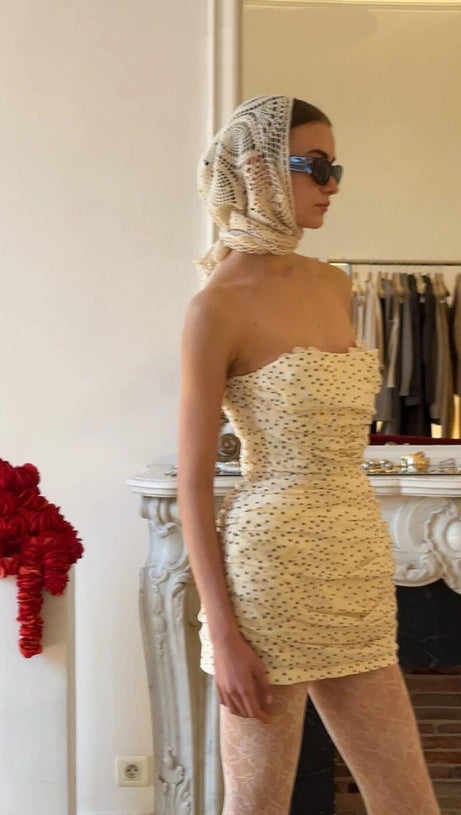 Georgia – Minikleid mit gepunktetem Tube-Top in Aprikose