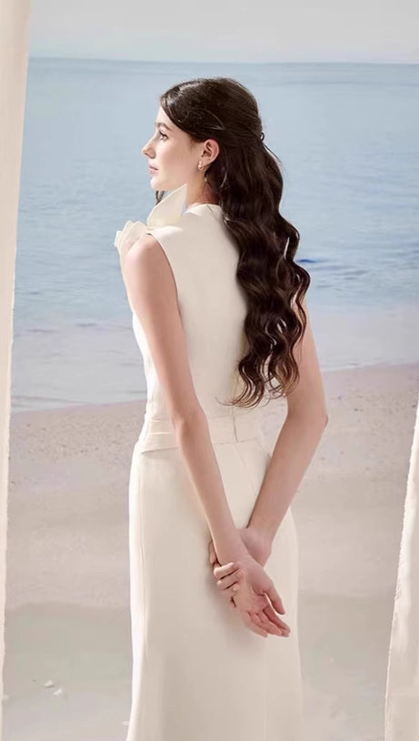 ALANI FLOWER SLIM SPLIT MIDI DRESS IN APRICOT