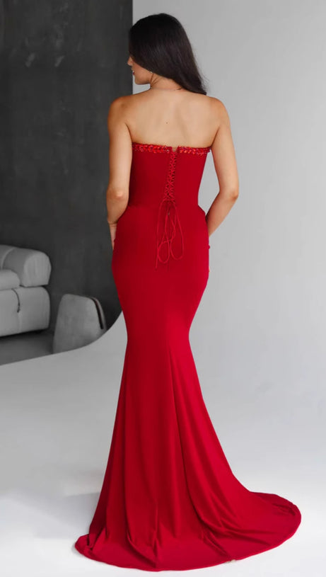 ABITO LUNGO DA SERA CON FASCIA ROSSA E DIAMANTI