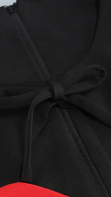 MINIKLEID MIT HERZSCHLEIFE UND CUTOUT