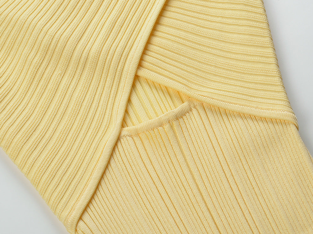 Gelbes Midikleid mit Spitzeneinsatz