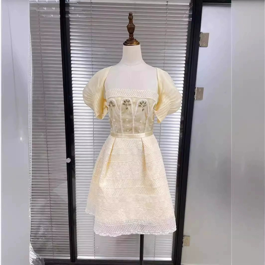 TERESA BEIGE A-LINIE GERADES MINIKLEID MIT SPITZE UND ÜBERHALS