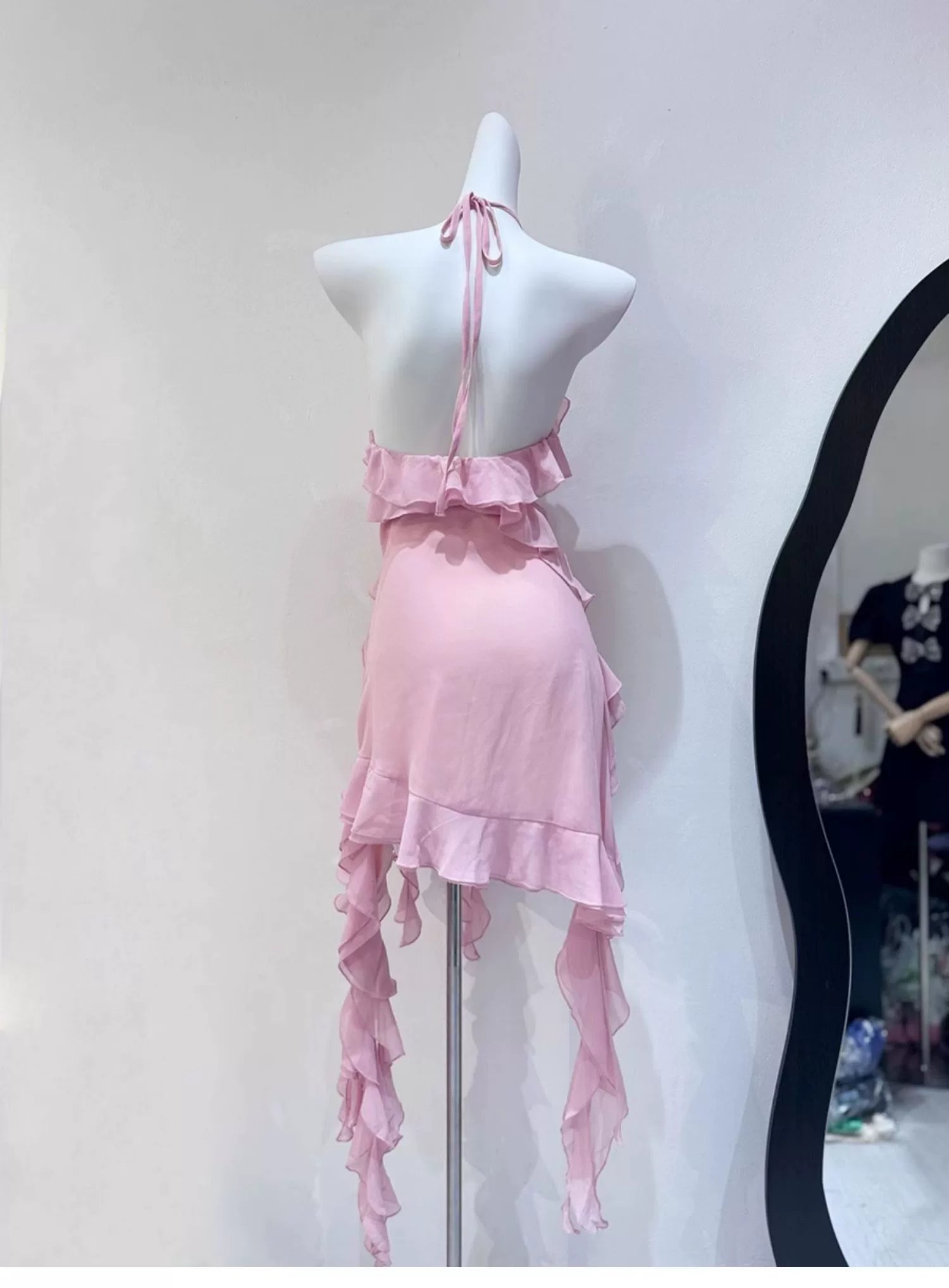 MINI ABITO ROSA CON SCOLLO ALTO E VOLANT