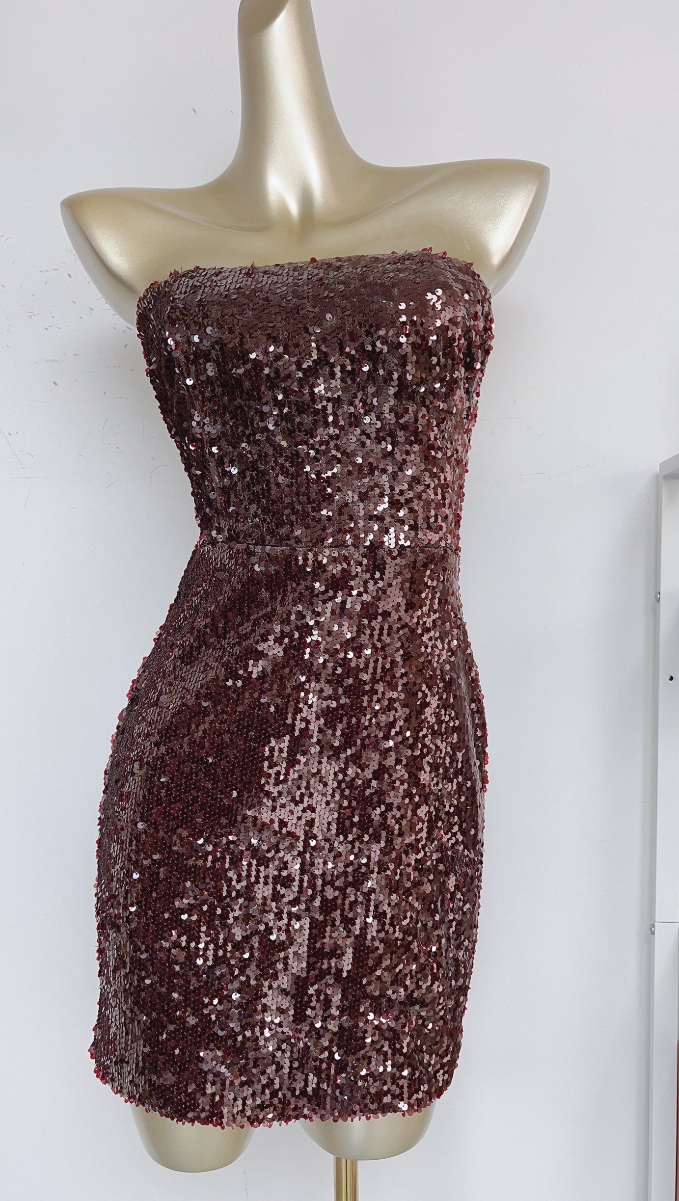 MINI ABITO SENZA SPALLINE CON PAILLETTES IN BORDEAUX