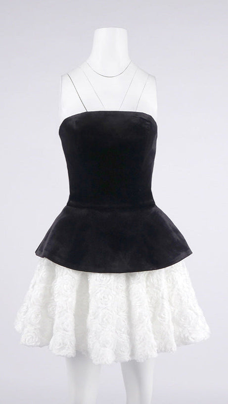 COMPLETO CON GONNA MINI IN VELLUTO A PETALI E SENZA GUANTI - NERO/BIANCO