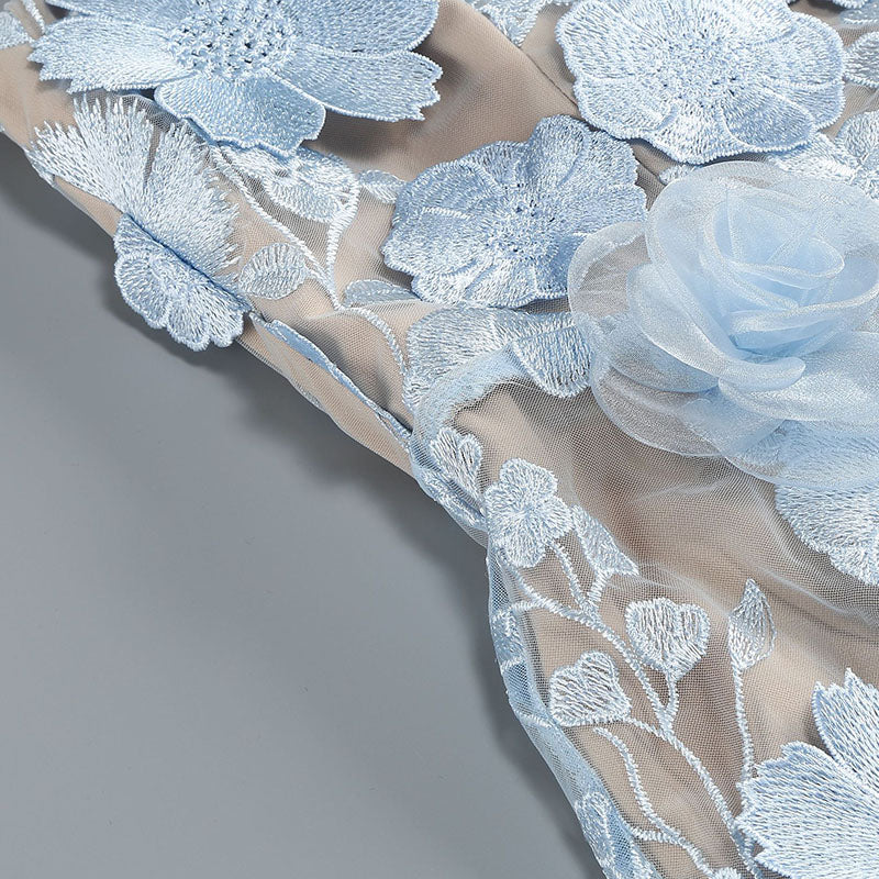 Jessica – Minikleid mit Blumenstickerei in Blau