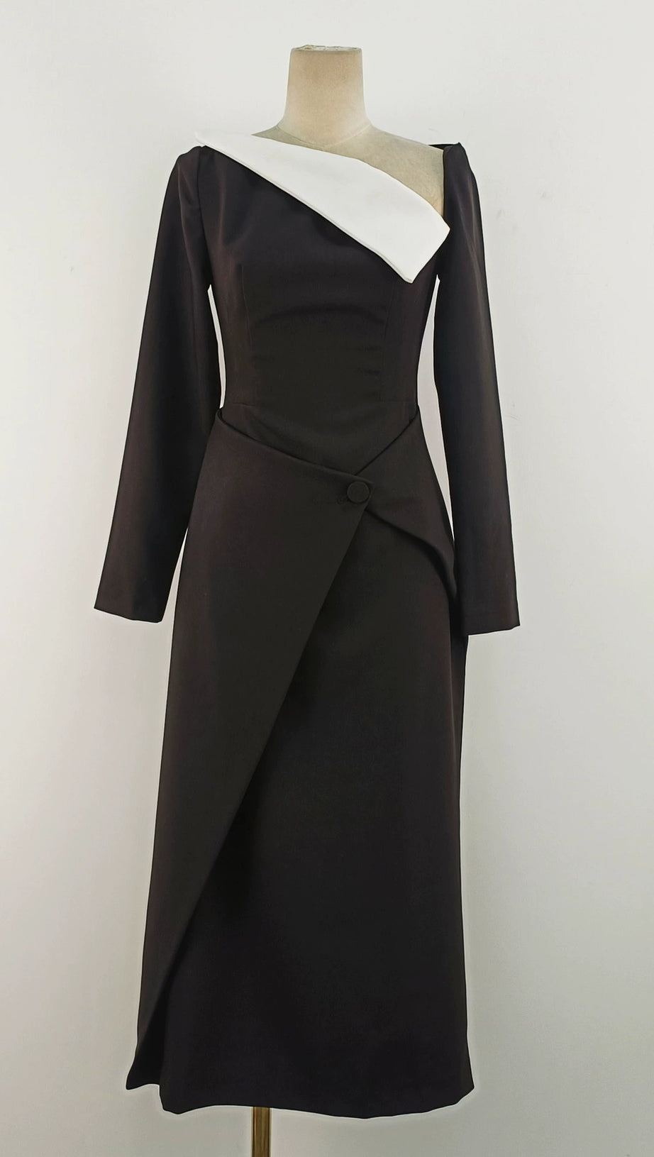 REGINA BLACK ASYMMETRIC NECK POLYCOTTON SHEATH MIDI DRESS