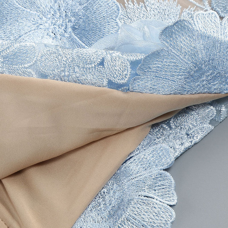 Jessica – Minikleid mit Blumenstickerei in Blau