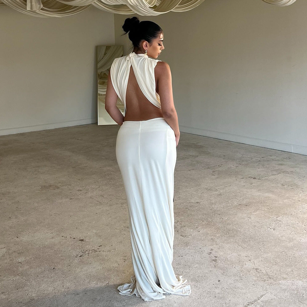 Bernice – Rückenfreies Maxikleid mit Schleifenaufnäher in Weiß