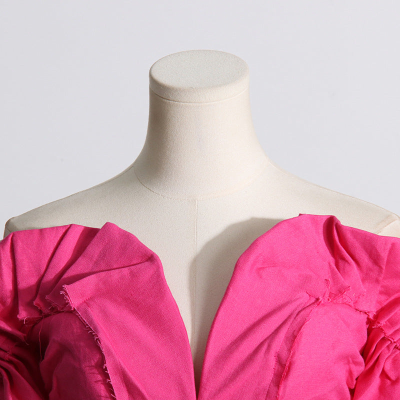 MINI ABITO IN SETA CON SPALLE SCOPERTE E VOLANT ROSA