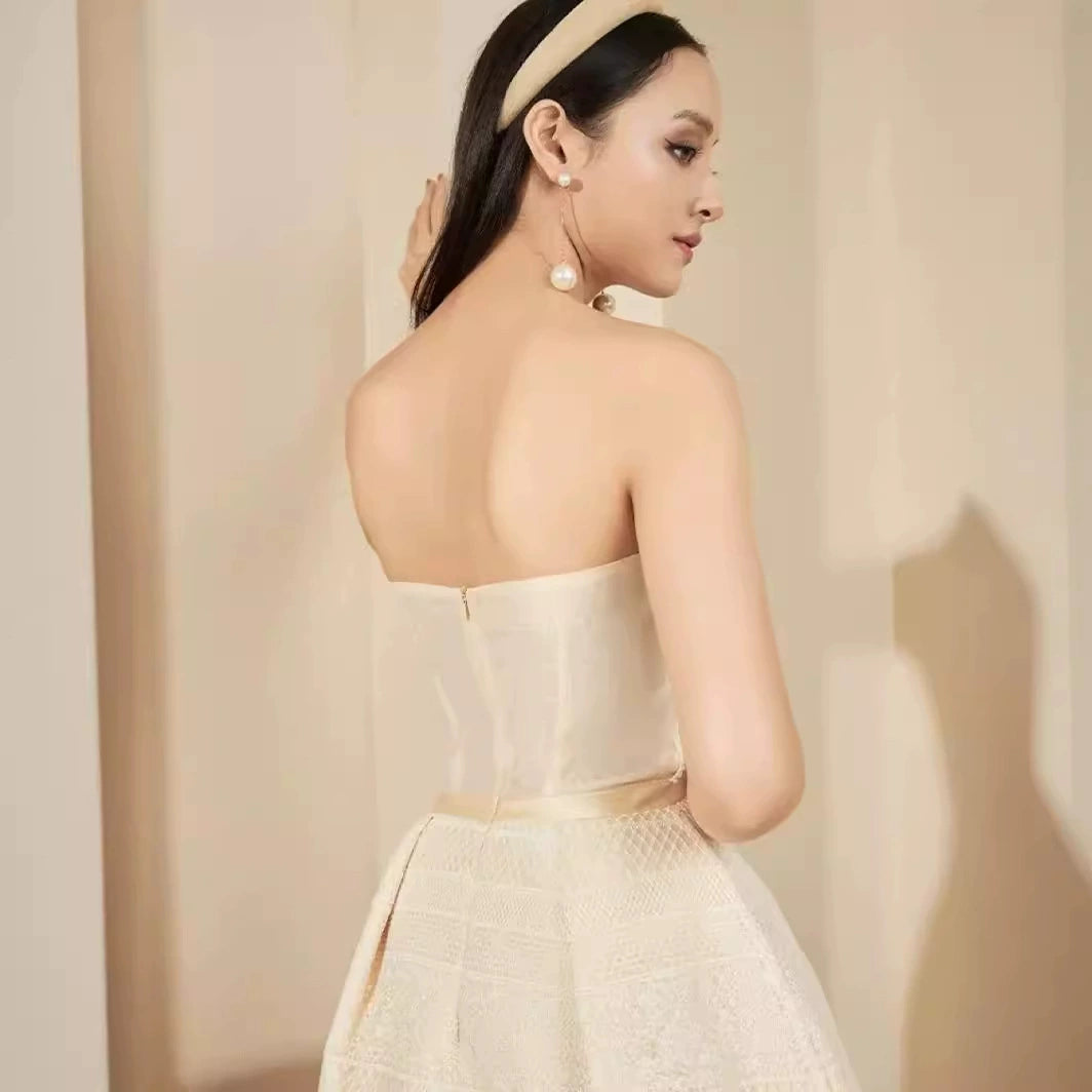 TERESA BEIGE A-LINIE GERADES MINIKLEID MIT SPITZE UND ÜBERHALS