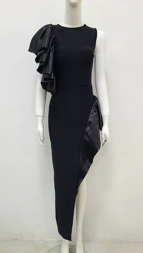 JANICE TROMPETENVERZIERTES MAXIKLEID IN SCHWARZ