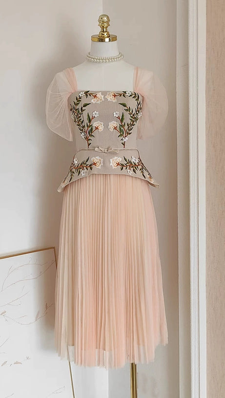 SQUARE COLLAR EMBROIDERED FLOWER MIDI DRESS IN APRICOT