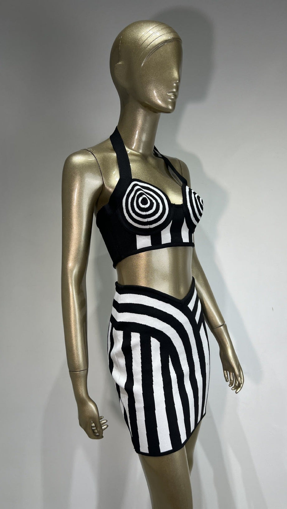 GESTREIFTES NECKHOLDER-KURZ-TOP-RÖCKE-SET